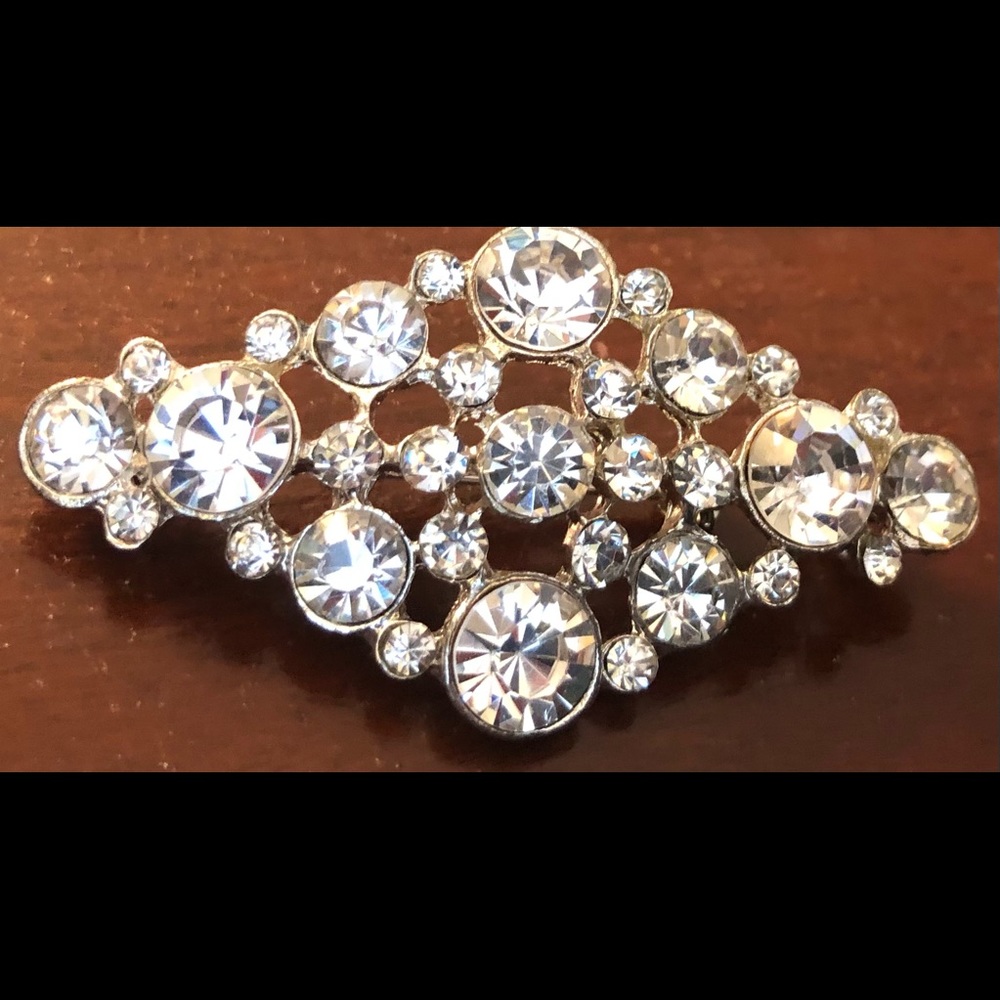 EUC Fashion Brooch Silvertone w/ Sparkly Faux Stones